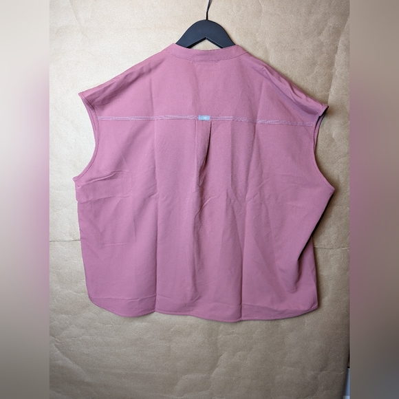 Figs Rafaela Silhouette Oversized Scrub Top w/ Chest Pockets - Mauve & Neon Pink - Picture 11 of 11
